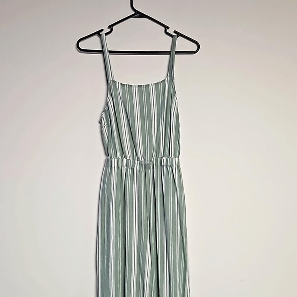 Thread story size lg cropped pantsuit open back tiesat bra line.